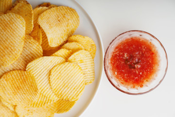 Crispy potato chips and sauce 