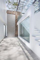 Obraz premium view of nice white corridor with open sky above