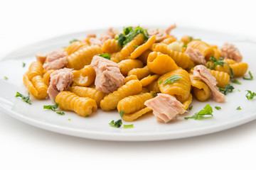 Durum wheat semolina pasta with turmeric and tuna