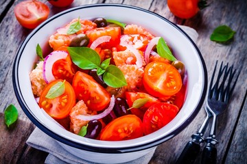 panzanella: Italian salad with tomatoes, ciabatta bread, olives, red onion and basil