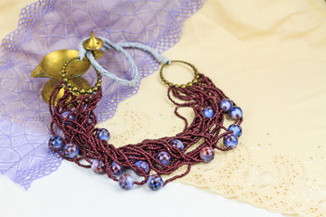 instructions for the jewelery necklace with colored beads