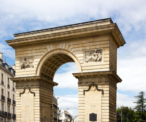 Fototapeta na wymiar La porte Guillaume à Dijon, arc de triomphe en Bourgogne (Dijon, Bourgogne, France)