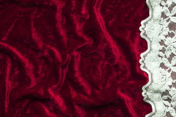 Roter Samt und weisse Spitze / Roter Samt und weisse Spitze als abstrakter Hintergrund.