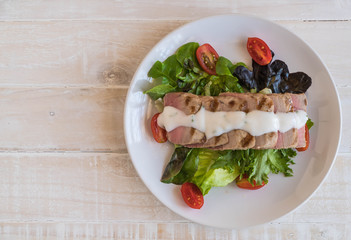 tuna steak with salad