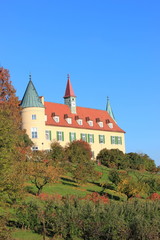 Fototapeta na wymiar Graz: Blick auf das Schloss St. Martin im Herbst