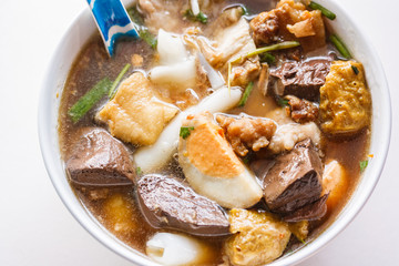 Chinese roll noodle soup