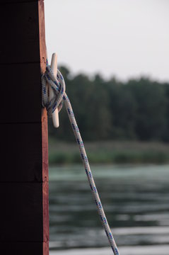 Klampe, Seil auf einem Hausboot