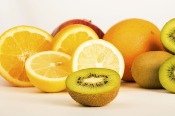 Fototapeta na wymiar kiwi, orange, lemon