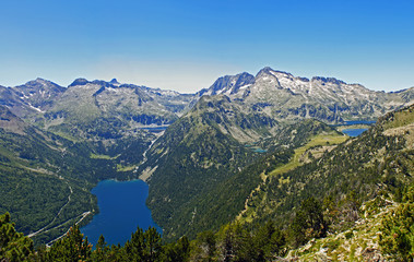 Pyrénées - panorama sur les lacs d'Orédon,Aubert, et Aumar
