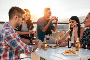 Friends partying and eating pizza