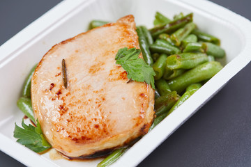 medallion of pork with green beans