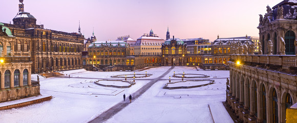 Dresden, im Schnee, Zwinger, abends