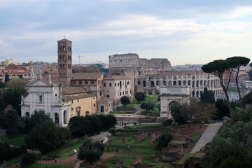 Fototapeta na wymiar Forum romain et Colisée