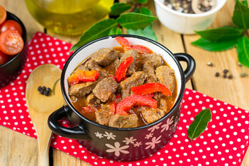 Beef stew with paprika and bell peppers