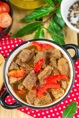 Beef stew with paprika and bell peppers