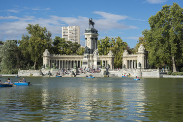 Fototapeta na wymiar Monument to King Alfonso XII and pond, in Retiro Park, Madrid, Spain, on September 13, 2015.
