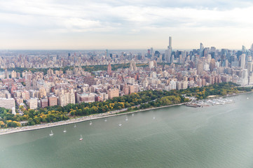 Obraz premium Helicopter view of New York City along Hudson river