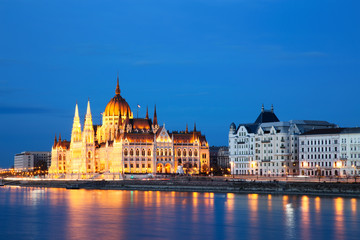 Obraz premium Budapest Parliament at Dusk, Hungary