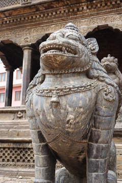 ネパール 古都パタンの石像