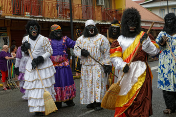 Du balais les gorilles... Carnaval de Guyane française à Cayenne