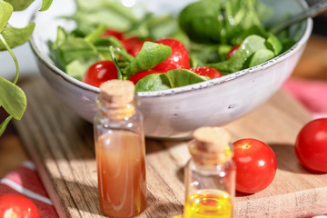 Winterpostelein mit Kirschtomaten und Orangen Balsamico