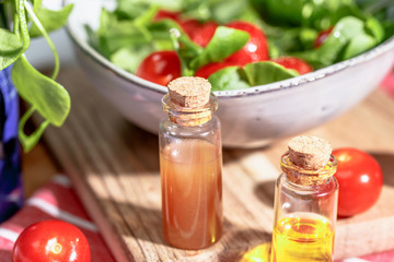 Winterpostelein mit Kirschtomaten und Orangen Balsamico