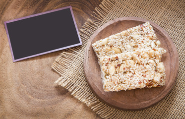 Sesame seeds and cereal bars (Sesamum indicum)