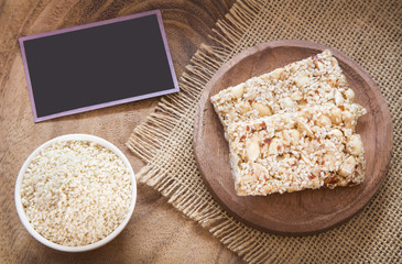 Sesame seeds and cereal bars (Sesamum indicum)