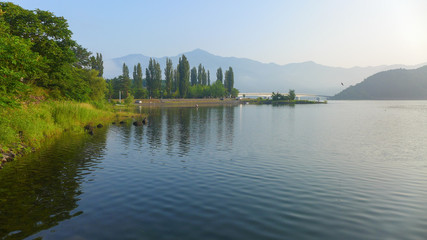 Fototapeta na wymiar Lake Kawaguchiko in the morning