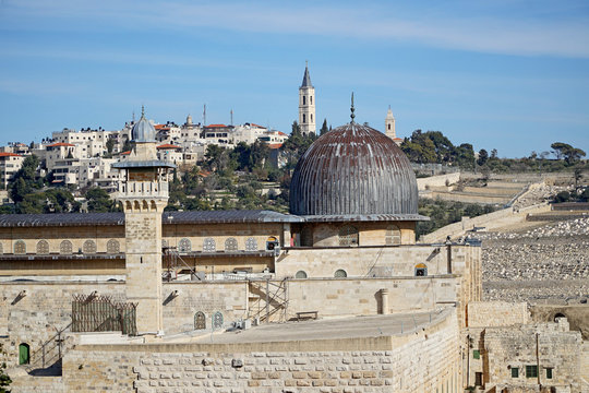 Jerusalem, Al Aqsa Mosque, the third holiest sit of Islam, with Mount of Olives in the background