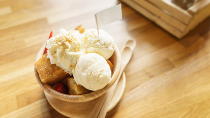 honey toast  topping by ice cream