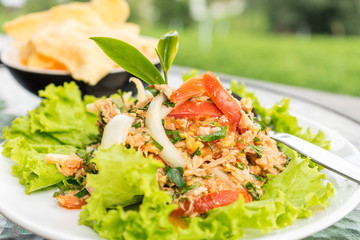 spicy tuna salad with tea leaf