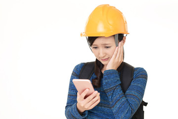 不安そうな表情の女性