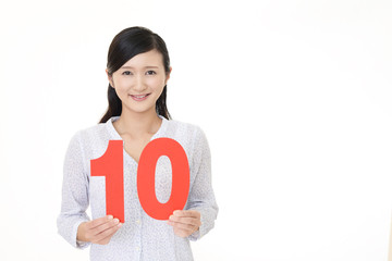 数字を持つ女性