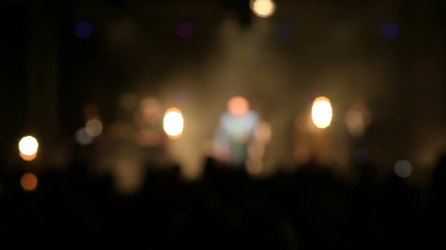 Blurred Lichtshow auf einer Konzert B&uuml;hne. Out of focus.
