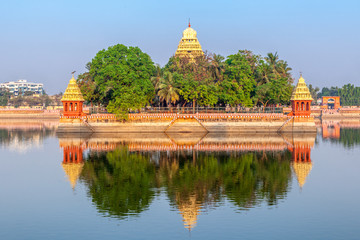 Fototapeta premium Mariamman Teppakkulam tank with Meenakshi Temple, float festival