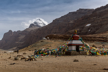 White Stupa at the beginning of the crust around Kailash