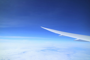 Fototapeta na wymiar 飛行機から見た青空　Blue sky seen from an airplane