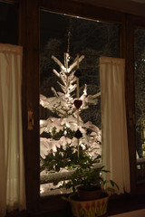 albero di Natale con luci neve abete lucine natalizio 