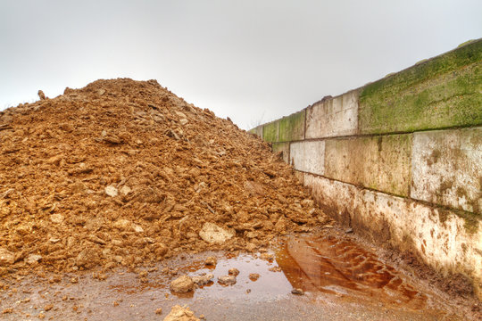 Storage of poultry dung