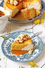 Cheesecake with caramel and popcorn