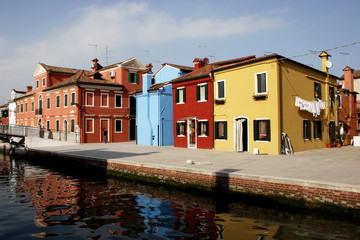 Fototapeta na wymiar Bunte Häuser in Burano in der Lagune von Venedig, Italien