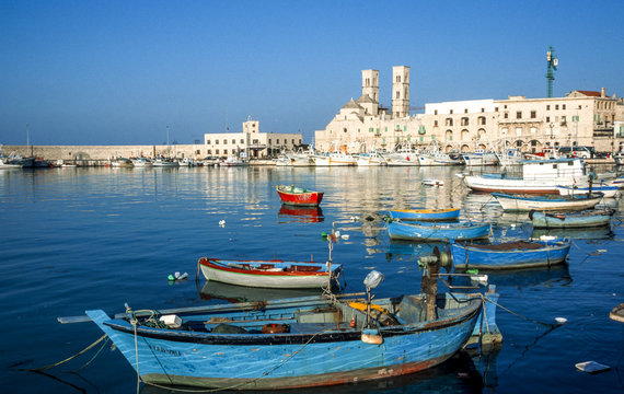City view with harbour, Italy, Aplulia, Mofetta