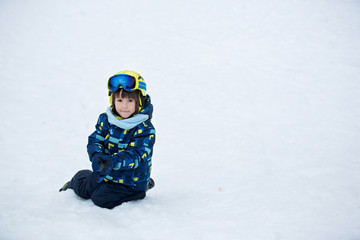 Fototapeta na wymiar Cute child, skiing in the mountain