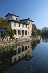 House along Naviglio Grande (Milan)