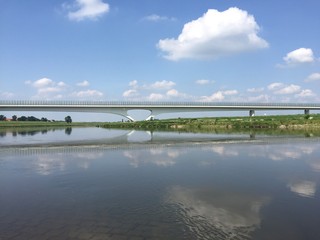 Elbe und Brücke Auenlandschaft