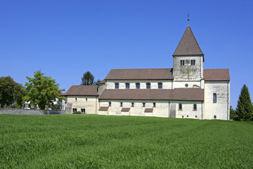 Fototapeta na wymiar Stiftskirche St. Georg auf der Gemueseinsel Reichenau am Bodensee, Baden-Wuerttemberg, Deutschland, Europa