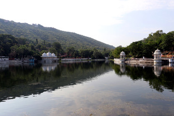 Fototapeta na wymiar Fateh Sagar Lake, Udaipur
