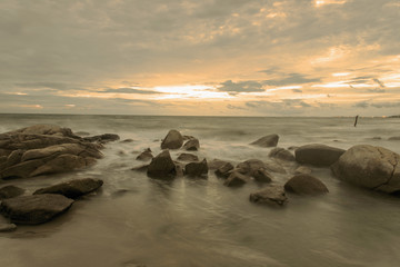 Fototapeta na wymiar Beautiful horizon beach at dawn