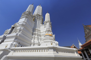タイ国ペッブリー県の白い寺院ワット・マハータート